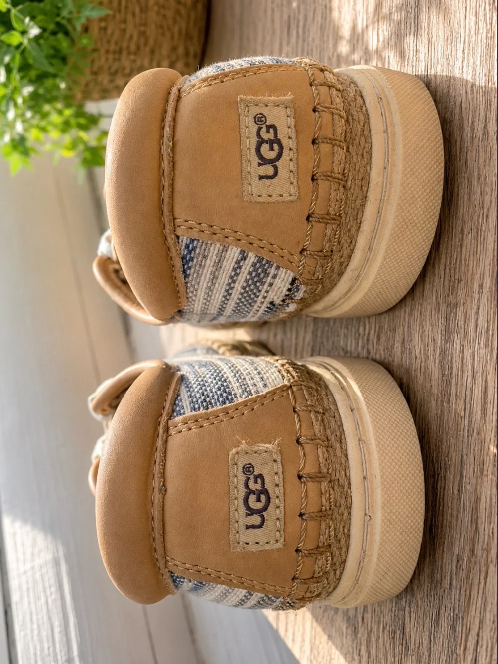 UGG Wenn Womens Sneakers Size 10